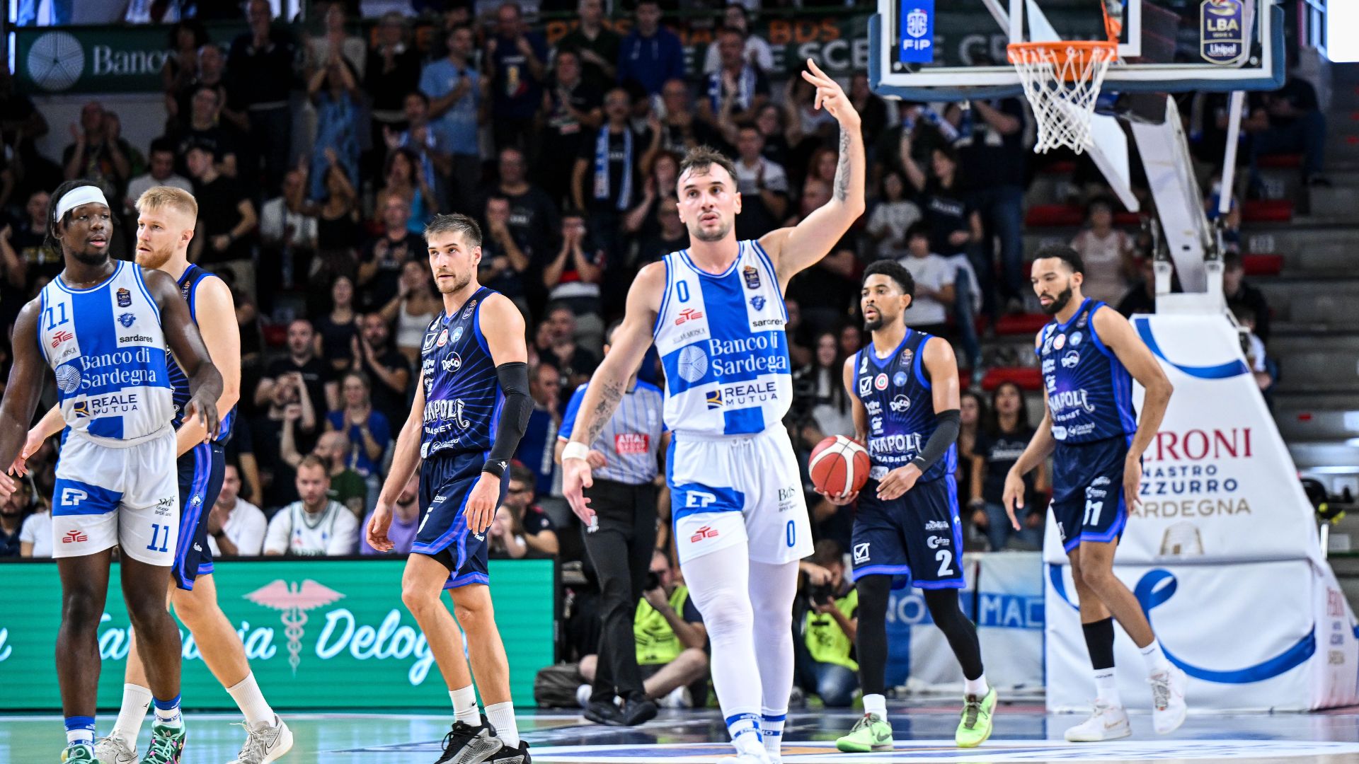 La Dinamo non c’è, pesante sconfitta a Napoli: 87-70