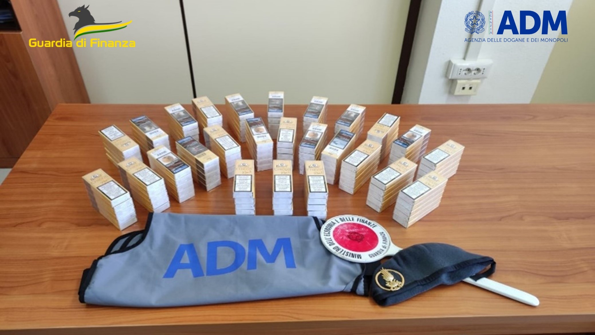 Porto Torres, sbarca con 1.300 sigari: multa salatissima per uno svizzero