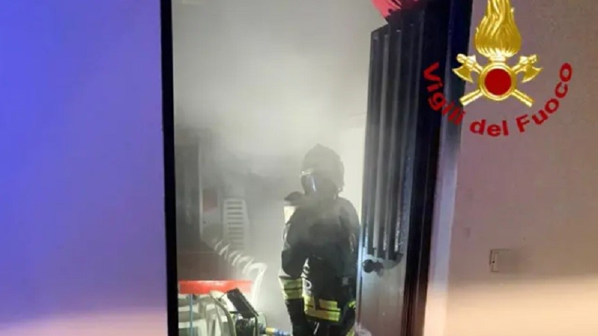 Valledoria, paura in chiesa: incendio durante la messa | Trovati gli inneschi