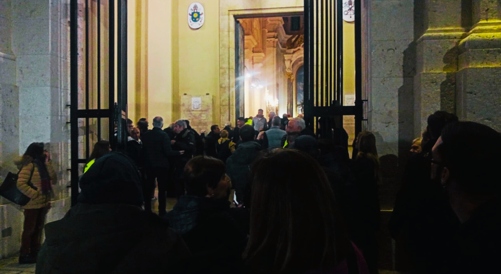 Messa per Gigi Riva a Bonaria: cerimonia sobria e commovente