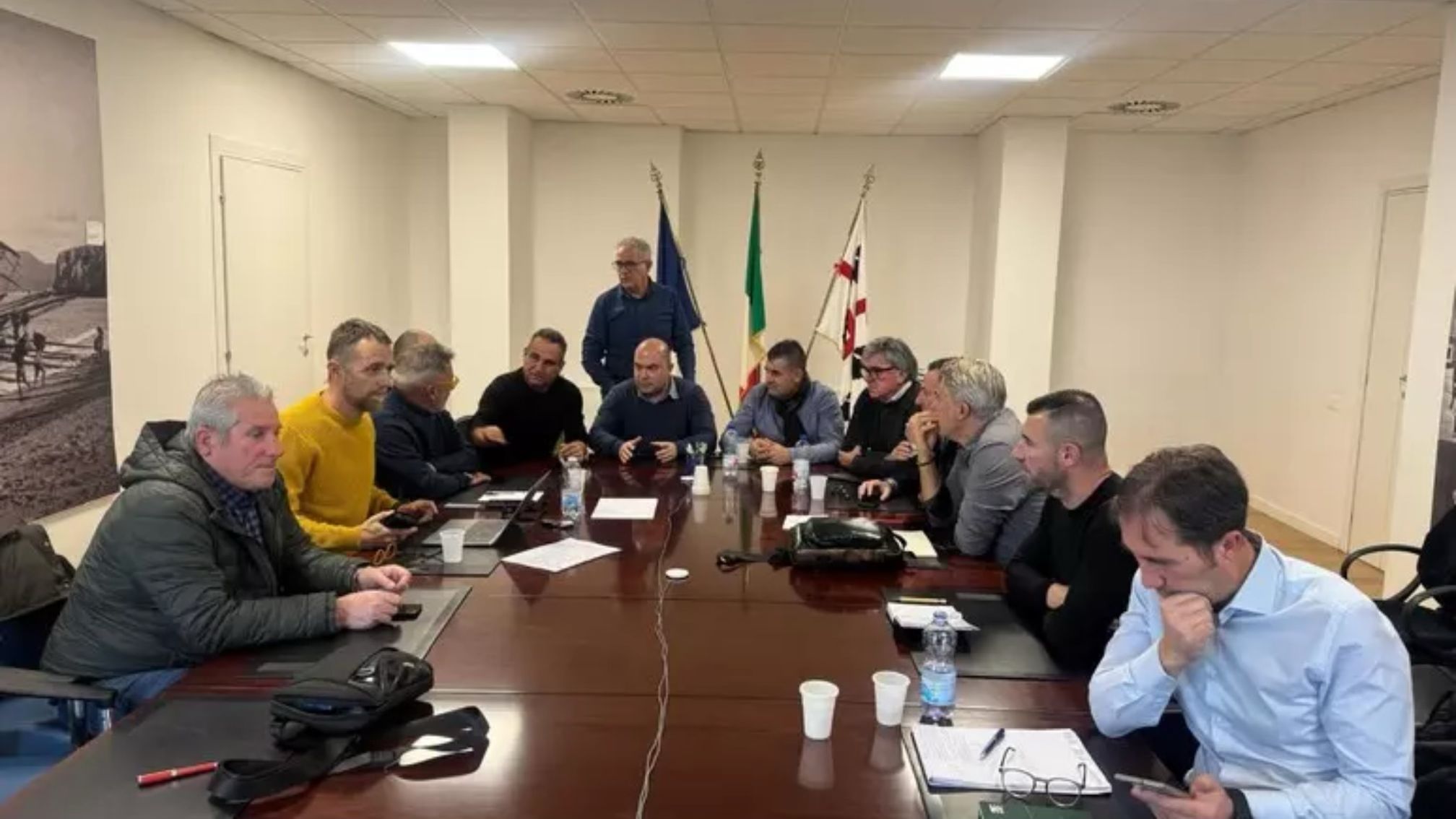 Cigl, Cisl e Uil occupano la sala dell’assessorato del lavoro