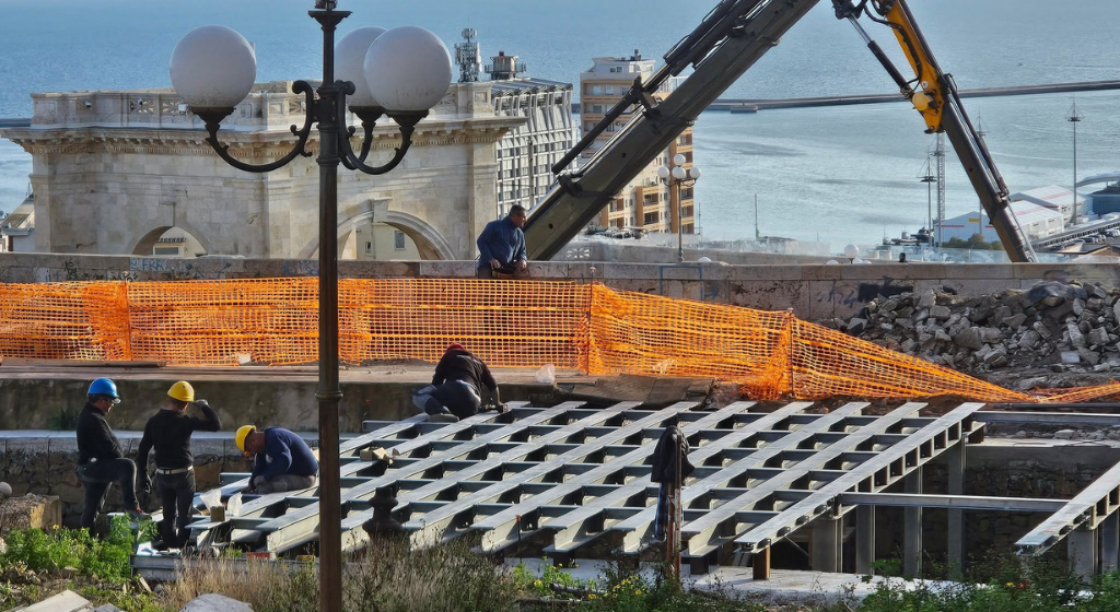 Cagliari, dopo 15 anni operai al lavoro al Bastione di Santa Caterina